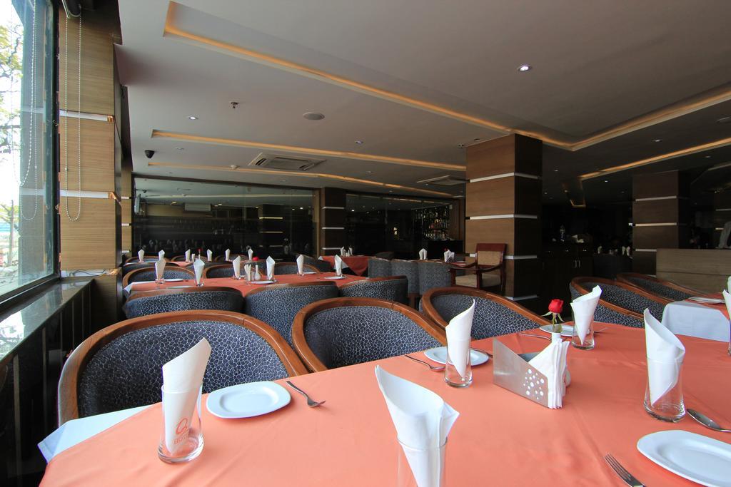 Hotel O2 Oxygen Calcutta Exteriör bild